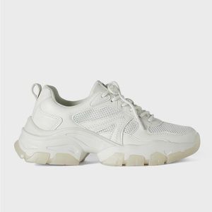 BRAND NEW Dad sneaker size 7.5